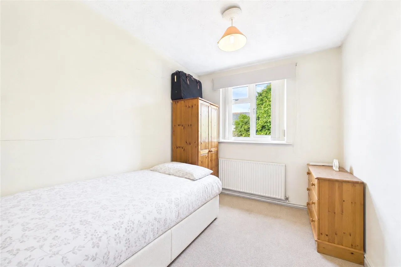 Fowlers Mead, Chobham, GU24, photo 8
