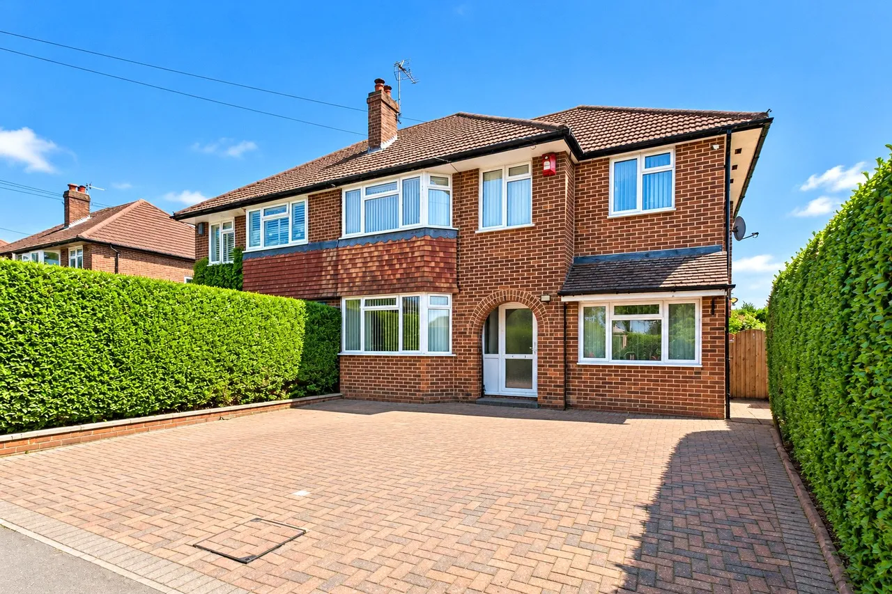 5 bed house for sale, Fowlers Mead, Chobham, GU24
