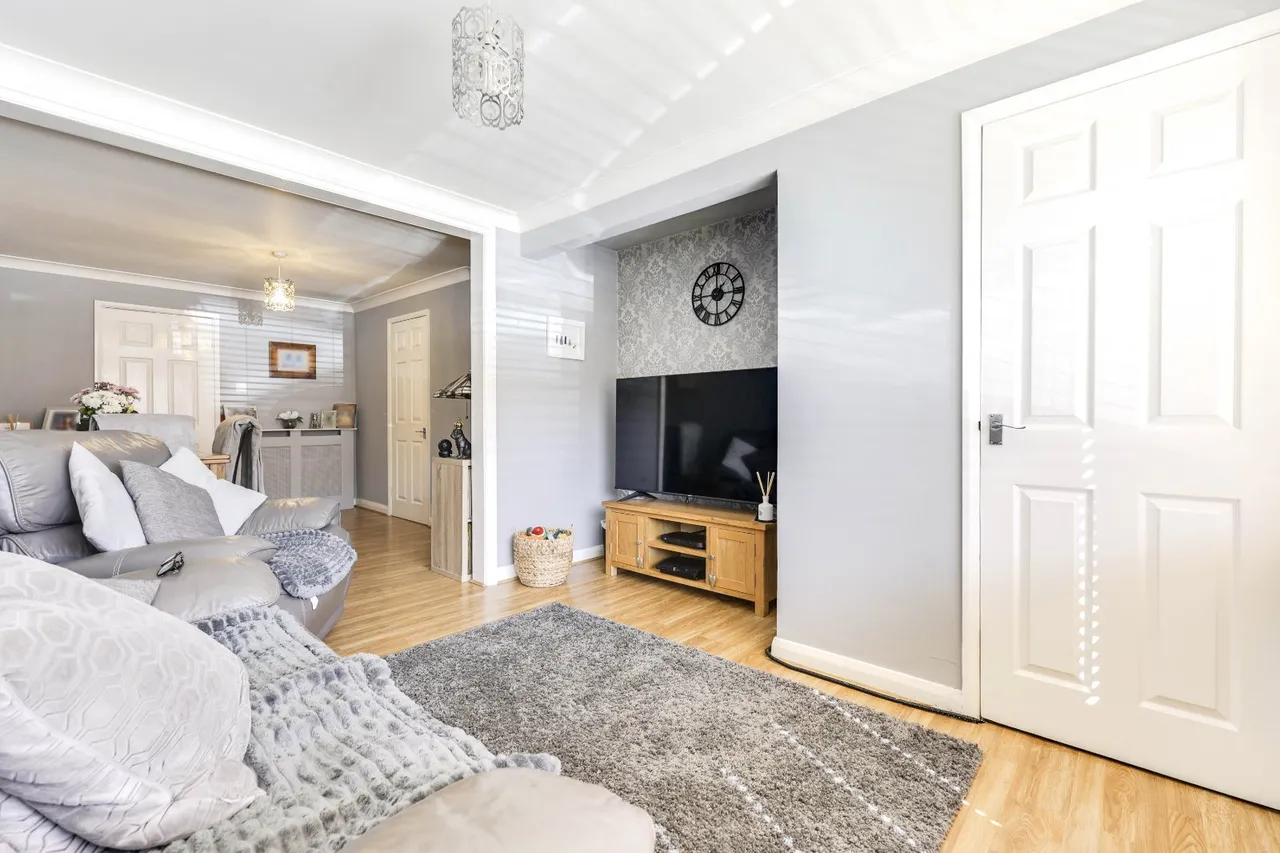 Springfield Close, Horsforth, LS18, photo 2