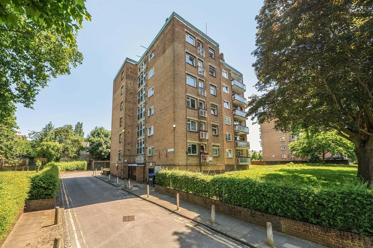 Friern Road, SE22, photo 2