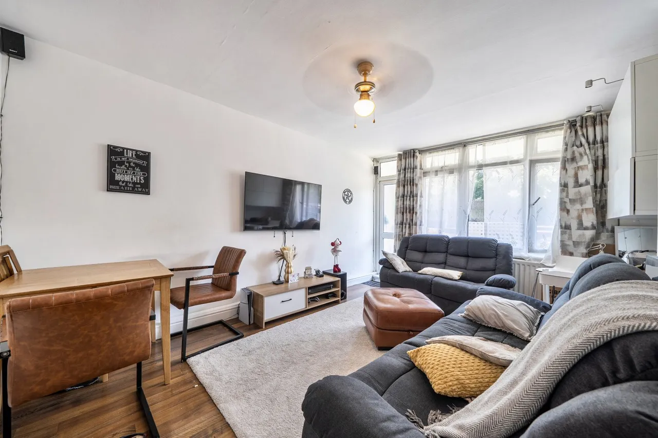 2 bed flat for sale — Friern Road, SE22