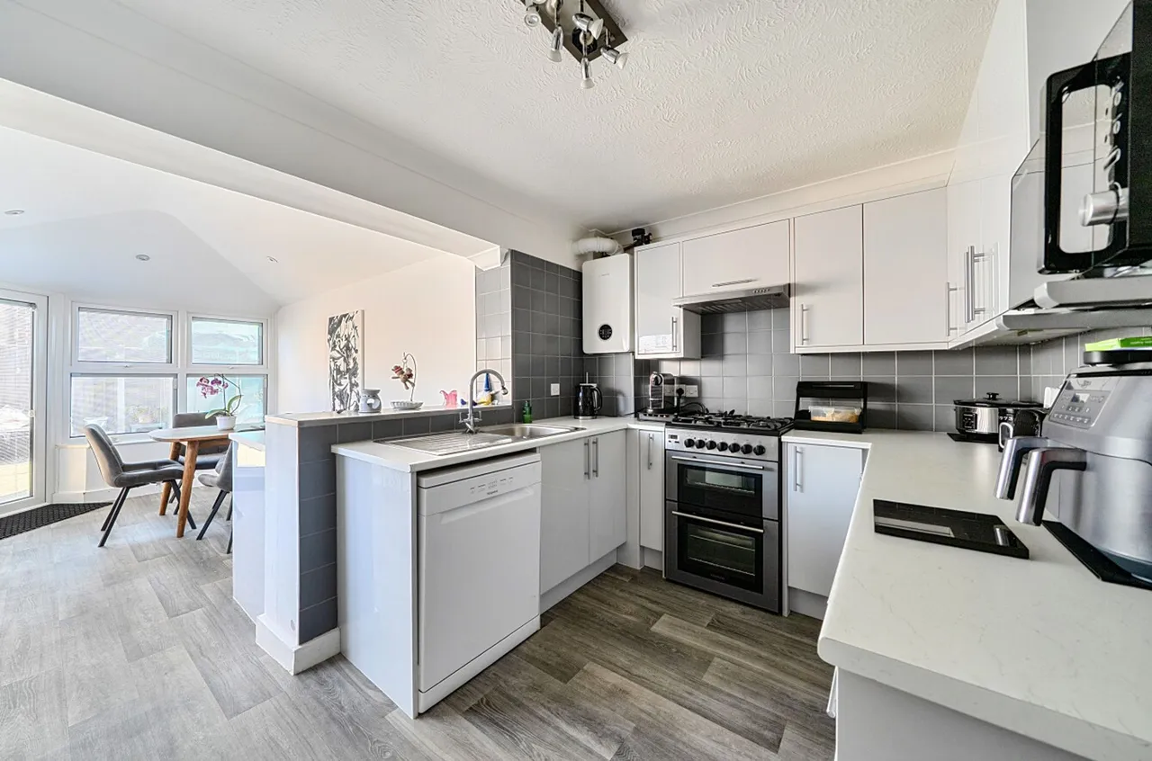 Lilac Close, Middleton-On-Sea, PO22, photo 2