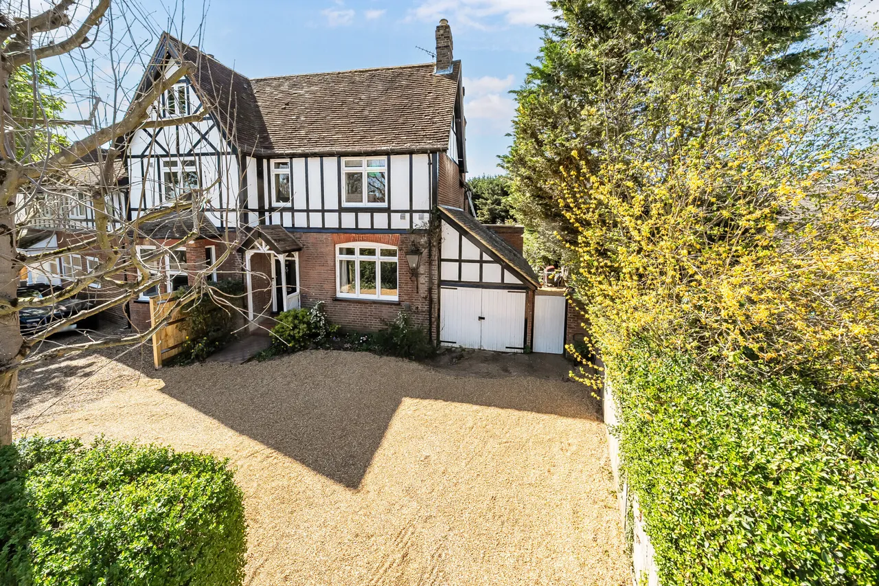 5 bed house for sale — Montagu Road, Datchet, SL3