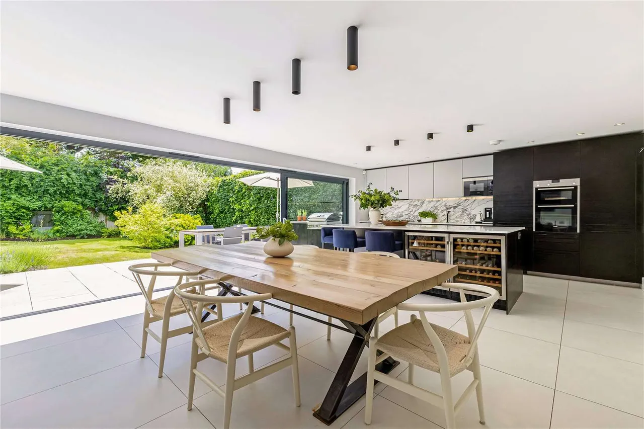 Lodge Close, Stoke d'Abernon, Cobham, Surrey, KT11 2SG, photo 2