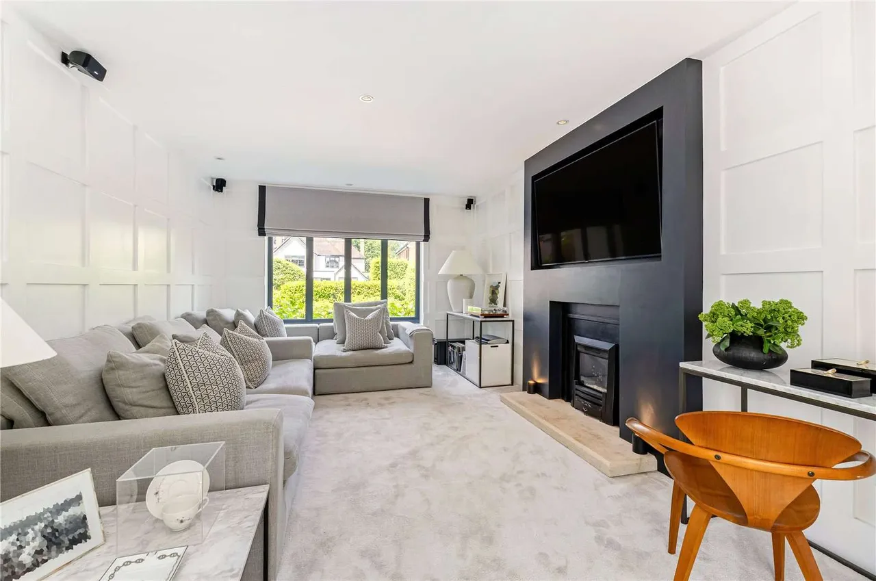 Lodge Close, Stoke d'Abernon, Cobham, Surrey, KT11 2SG, photo 3