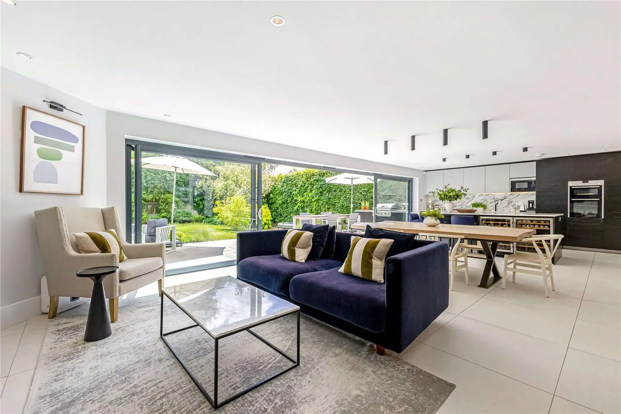 Lodge Close, Stoke d'Abernon, Cobham, Surrey, KT11 2SG, photo 5