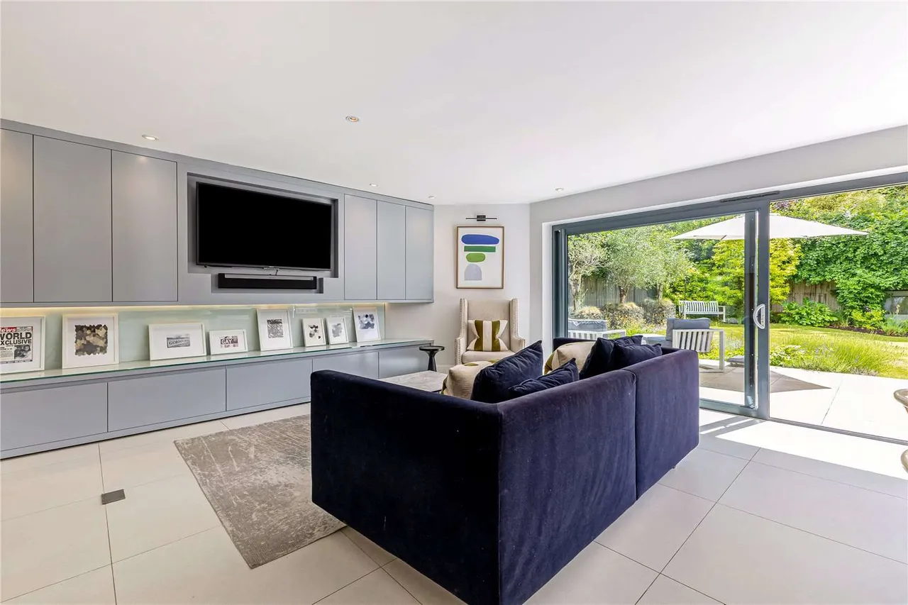 Lodge Close, Stoke d'Abernon, Cobham, Surrey, KT11 2SG, photo 4