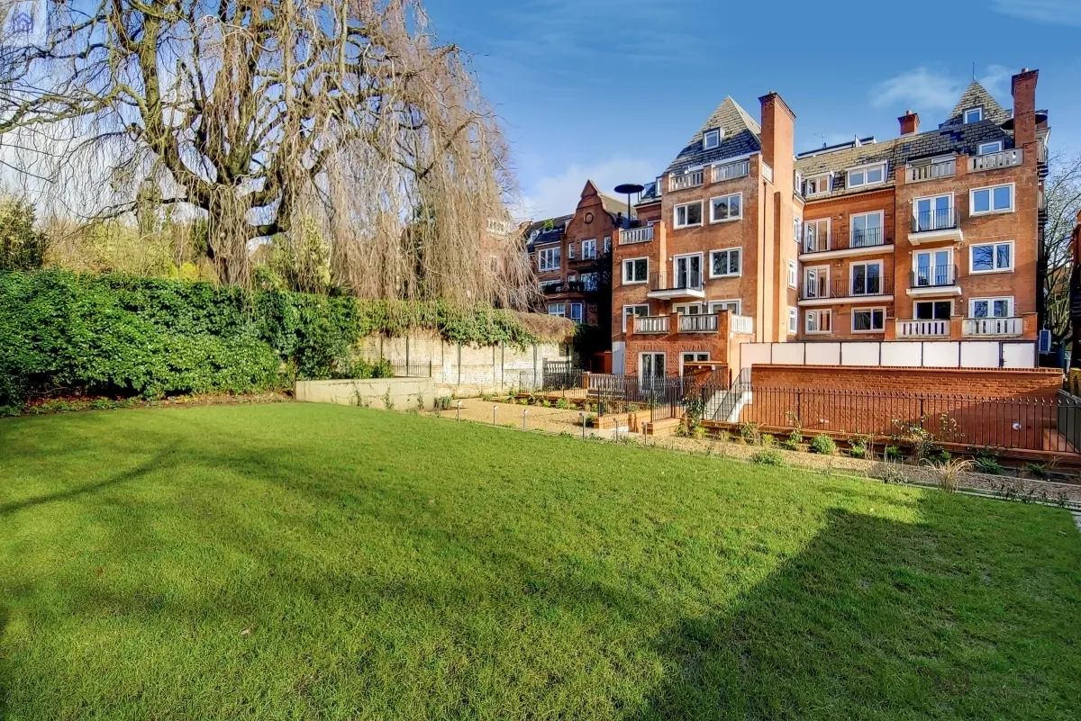 Fitzjohns Avenue, London, NW3, photo 8