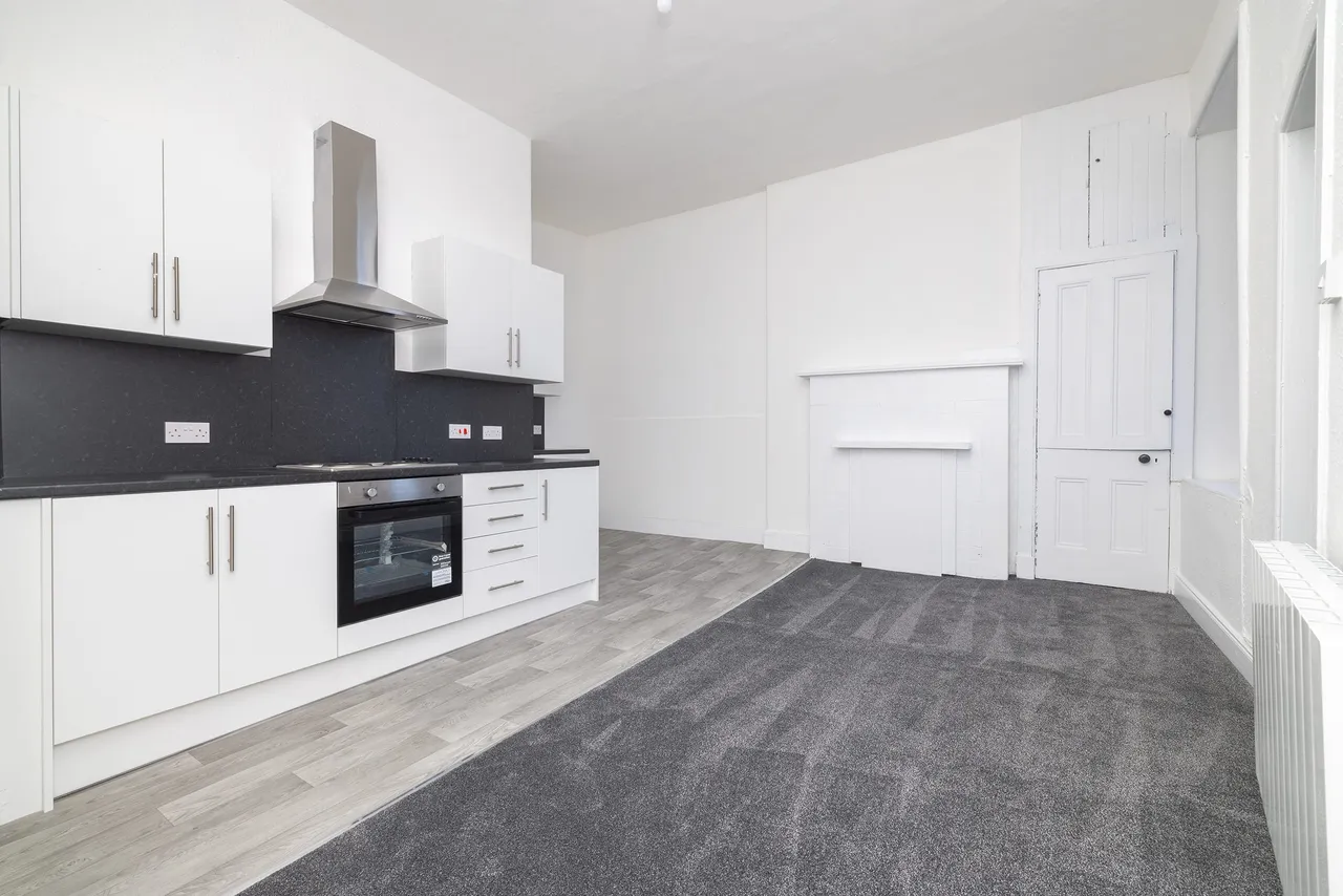 4 bed property to rent — Commercial Street, Dundee, DD1 3DG