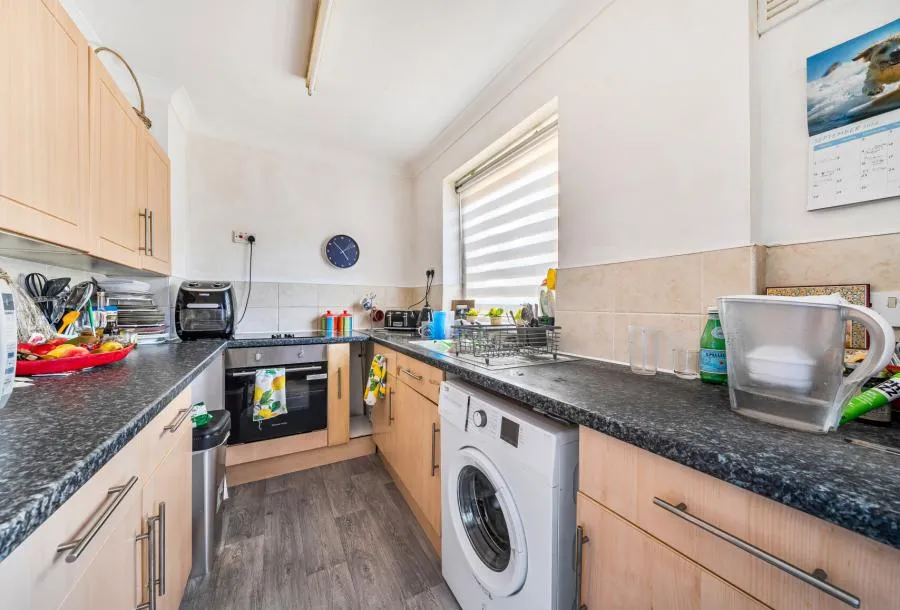 London Road, Redhill, RH1, photo 2