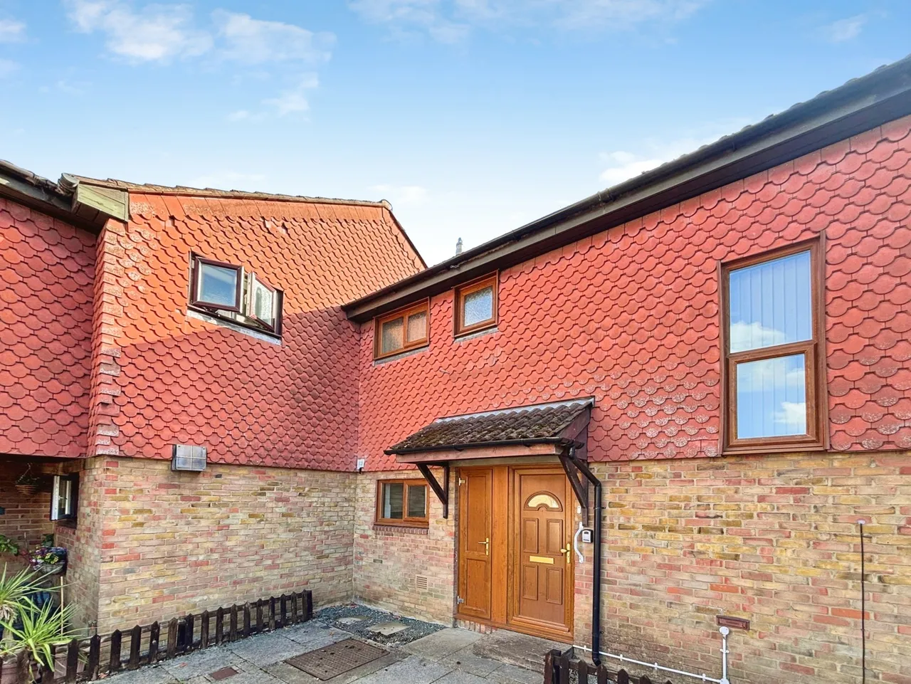 2 bed house to rent, Caesar Court, Aldershot, GU11