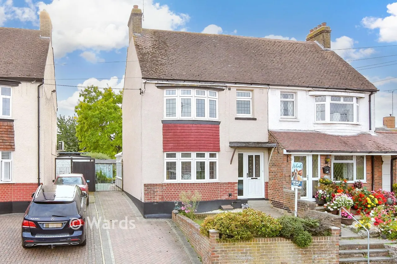 3 bed house for sale, Higham Road, Wainscott, ME3
