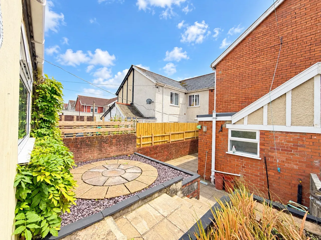 Grove Road, Clydach, SA6, photo 17