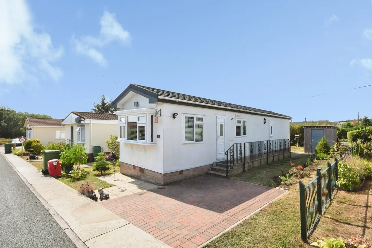 2 bed property for sale — East Avenue, Althorne, Chelmsford, Essex, CM3