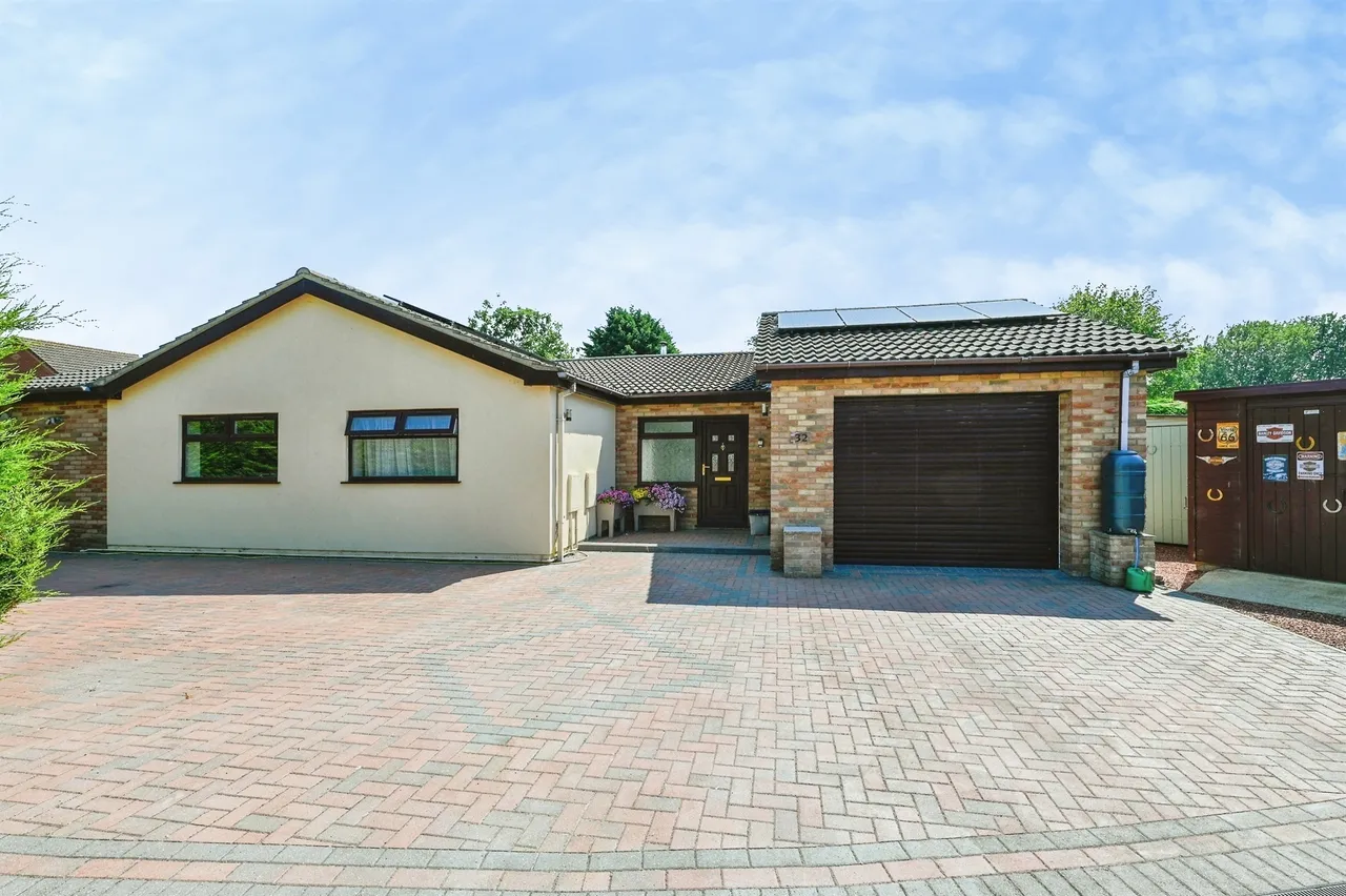 3 bed house for sale — Delamore Way, Long Sutton, Spalding