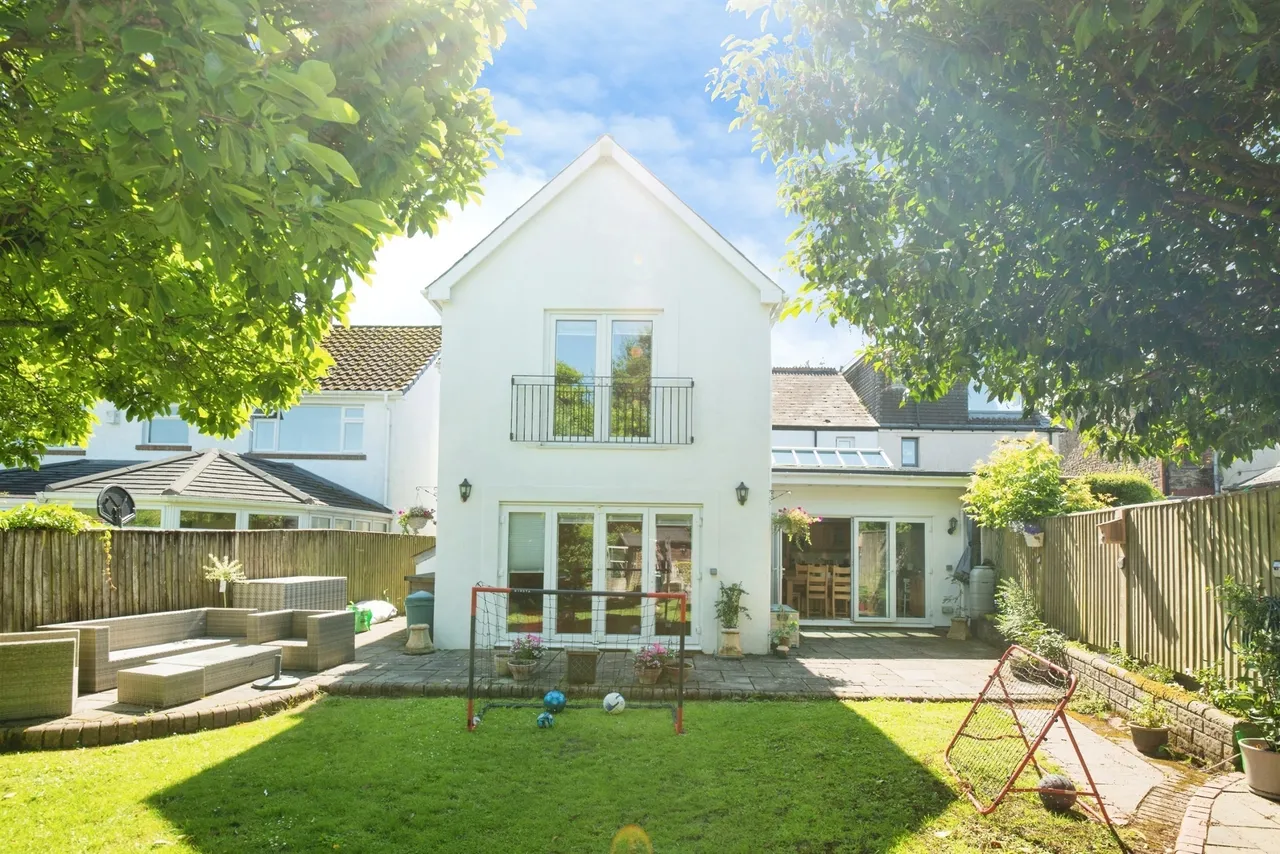 5 bed house for sale, Gwern Y Steeple, CF5