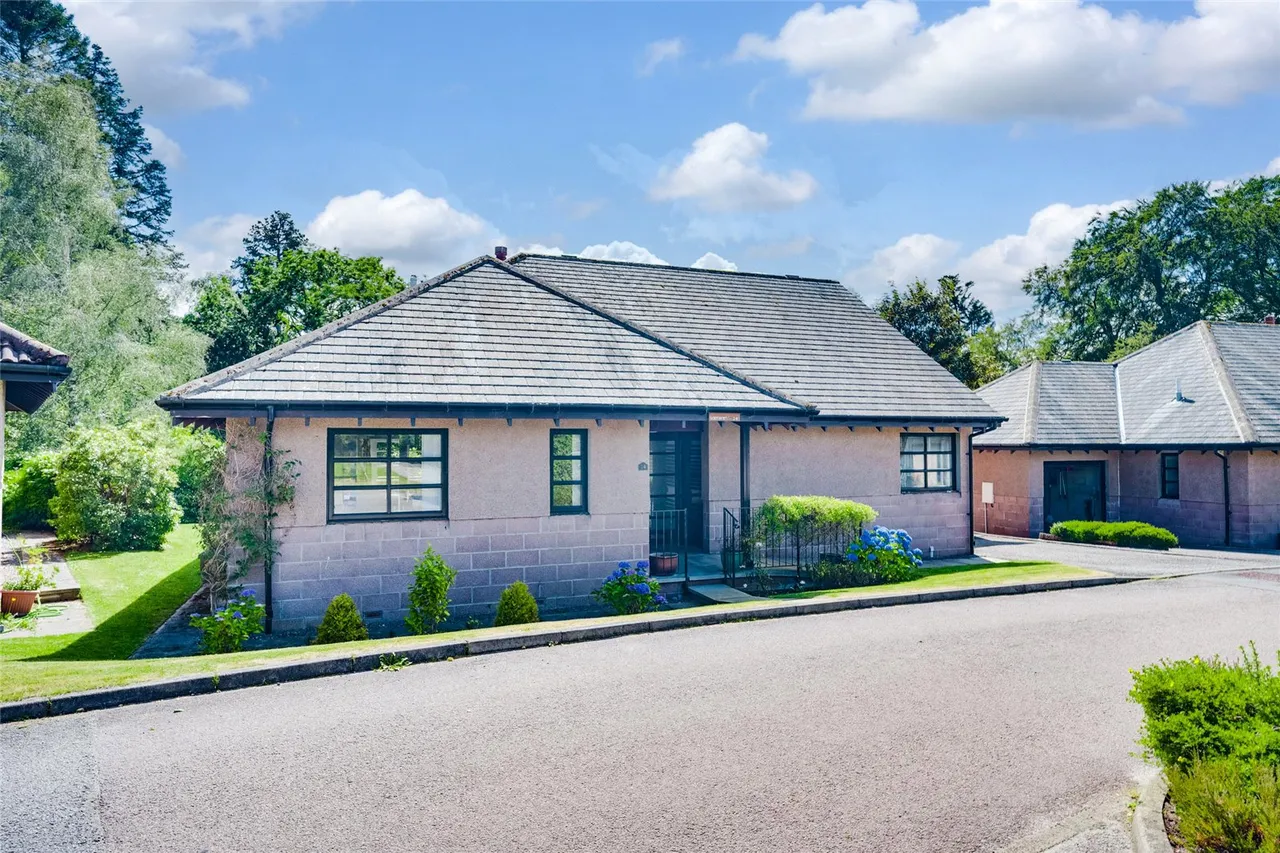 2 bed house for sale, Pinefield, Inchmarlo, AB31