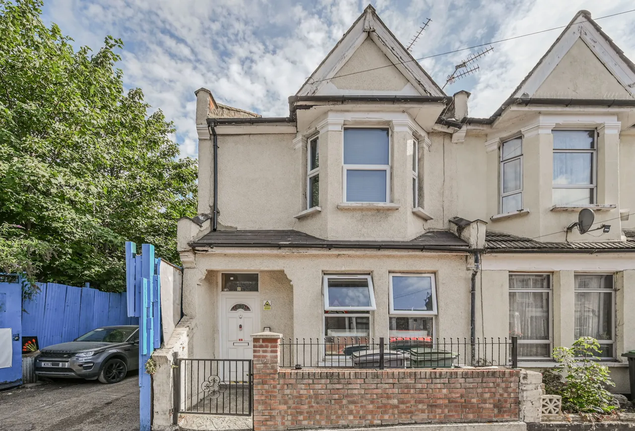 6 bed house for sale — 10 St Loys Road, London