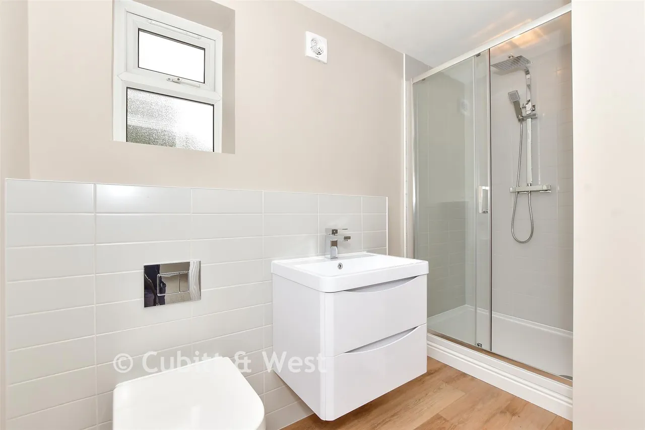 Gloucester Road, Waterlooville, PO7, photo 11