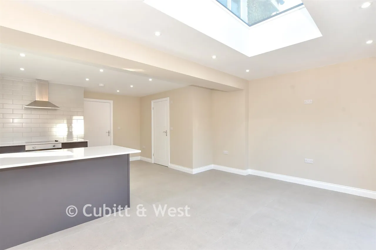 Gloucester Road, Waterlooville, PO7, photo 6