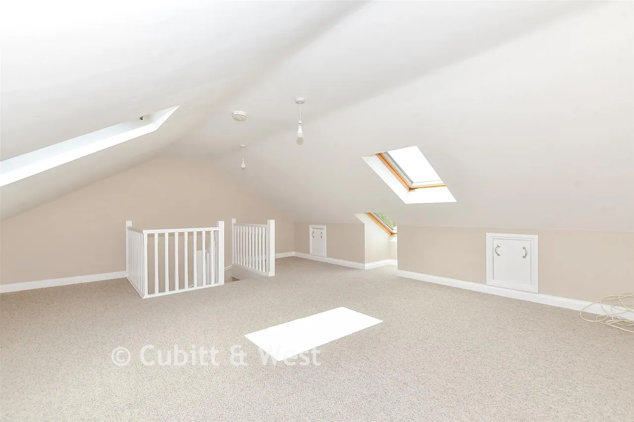 Gloucester Road, Waterlooville, PO7, photo 12