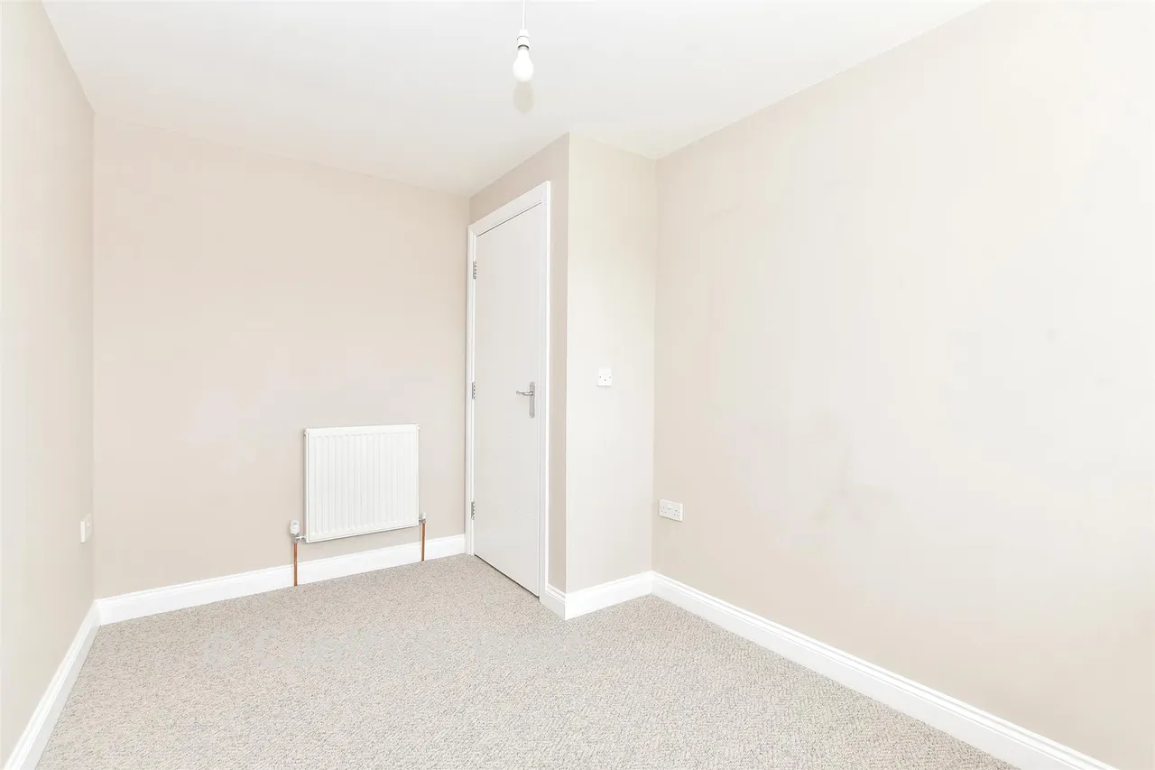 Gloucester Road, Waterlooville, PO7, photo 13