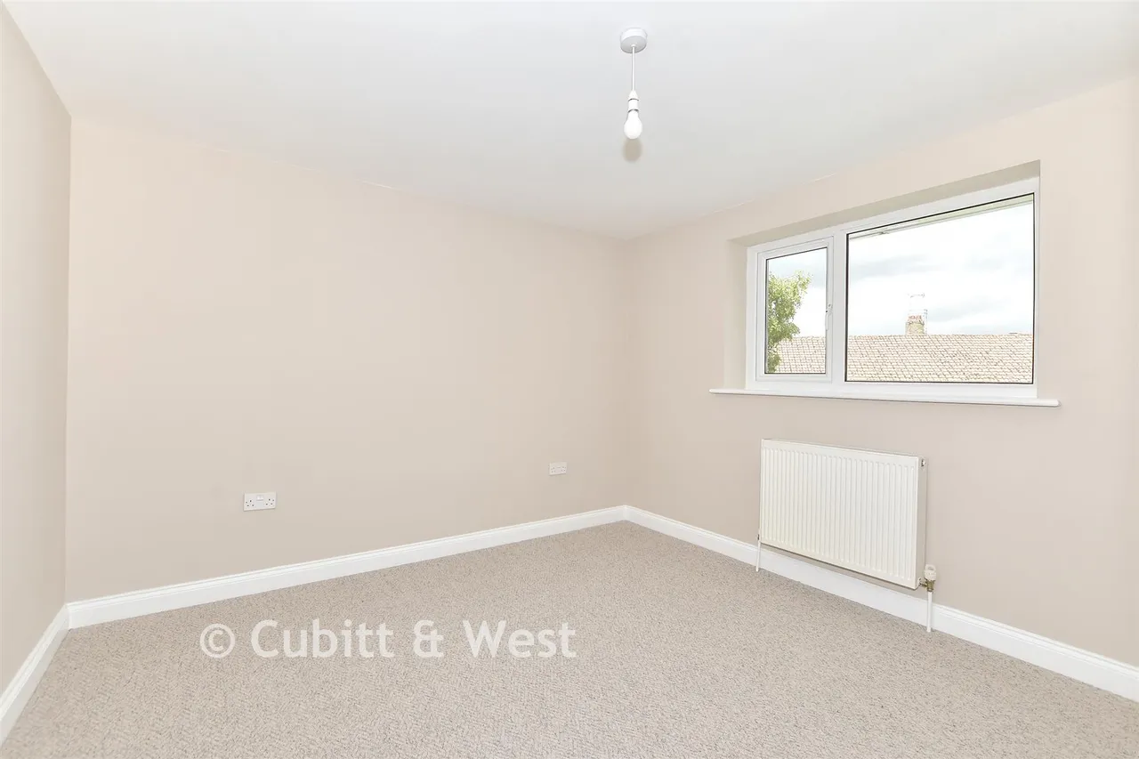 Gloucester Road, Waterlooville, PO7, photo 16
