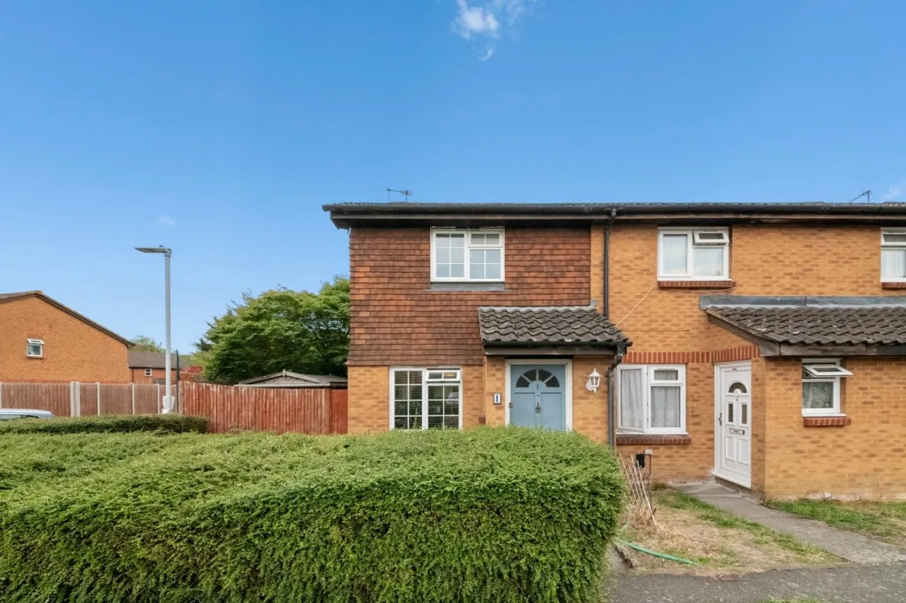 2 bed house for sale, Abbey Close, Hayes, UB3