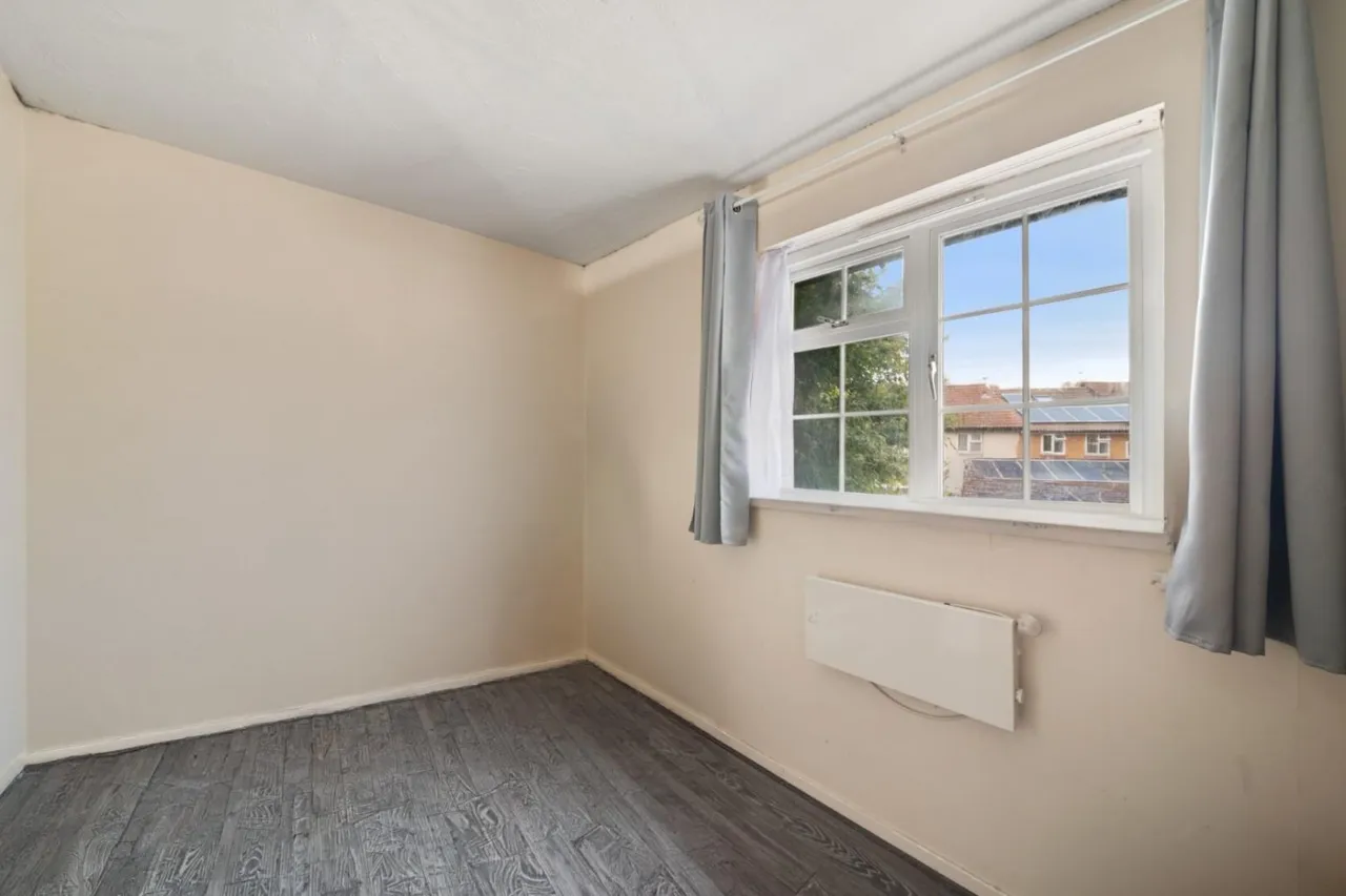 Abbey Close, Hayes, UB3, photo 6