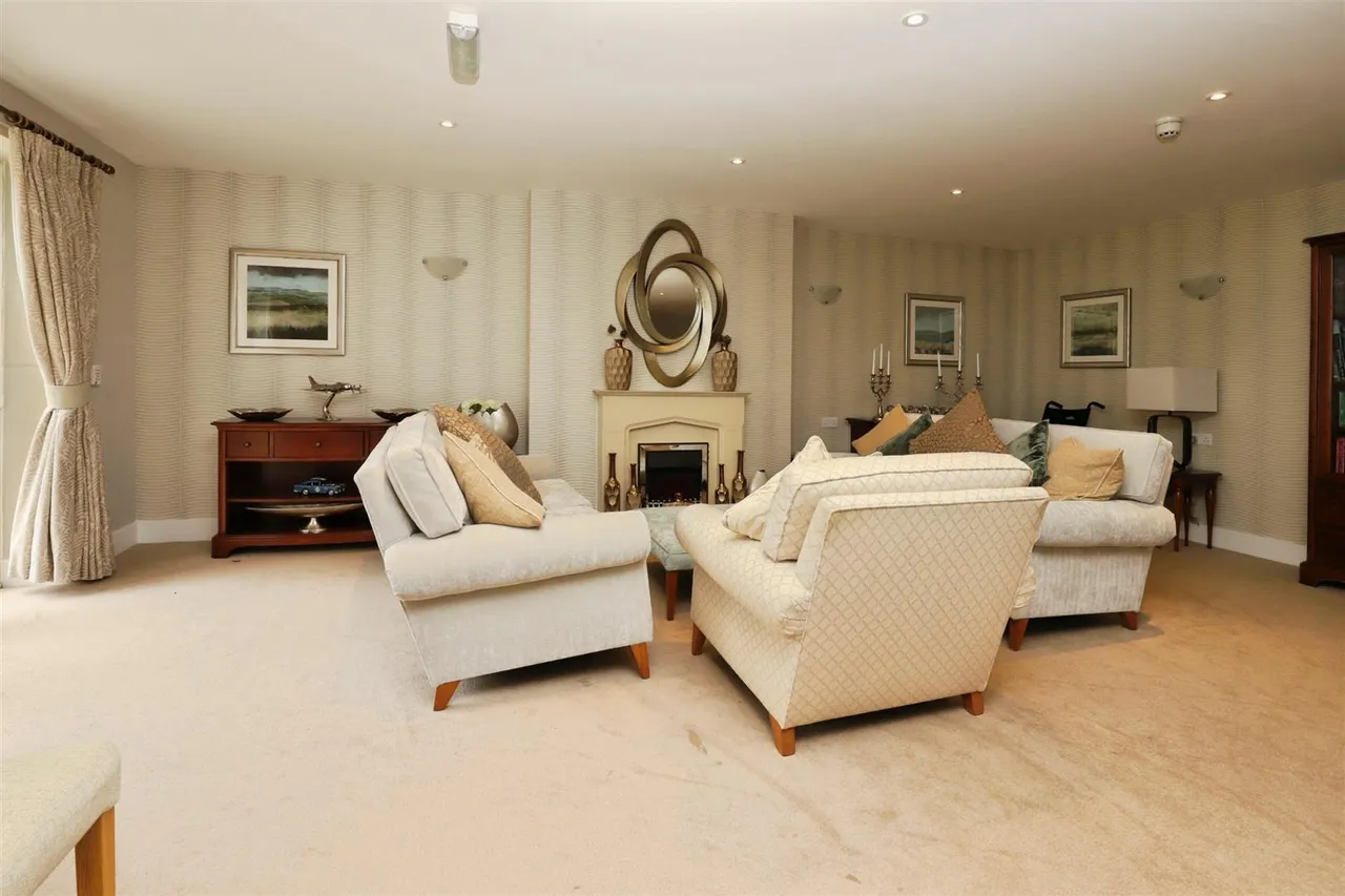 Stewarton Road, Newton Mearns, G77, photo 13