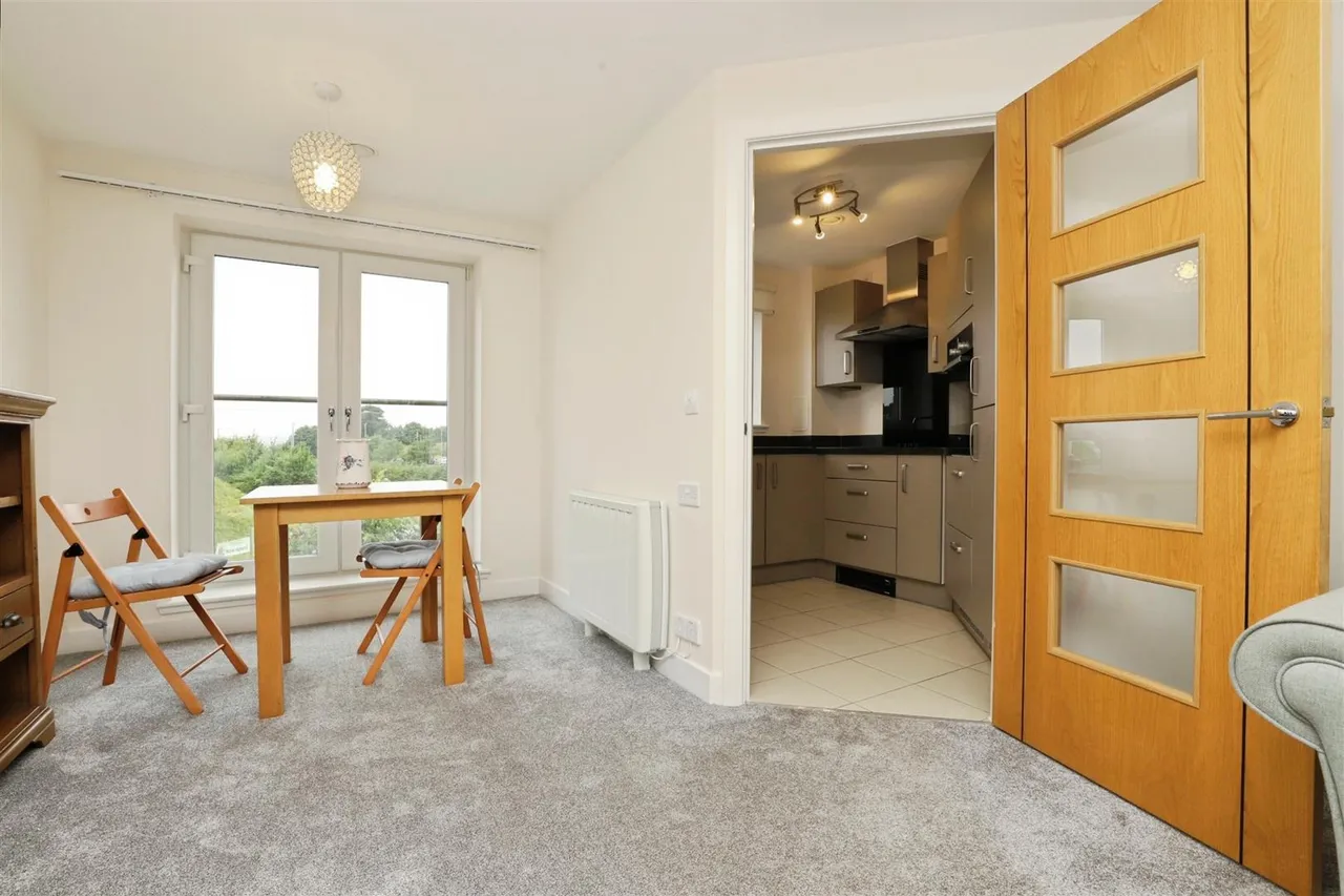 Stewarton Road, Newton Mearns, G77, photo 3