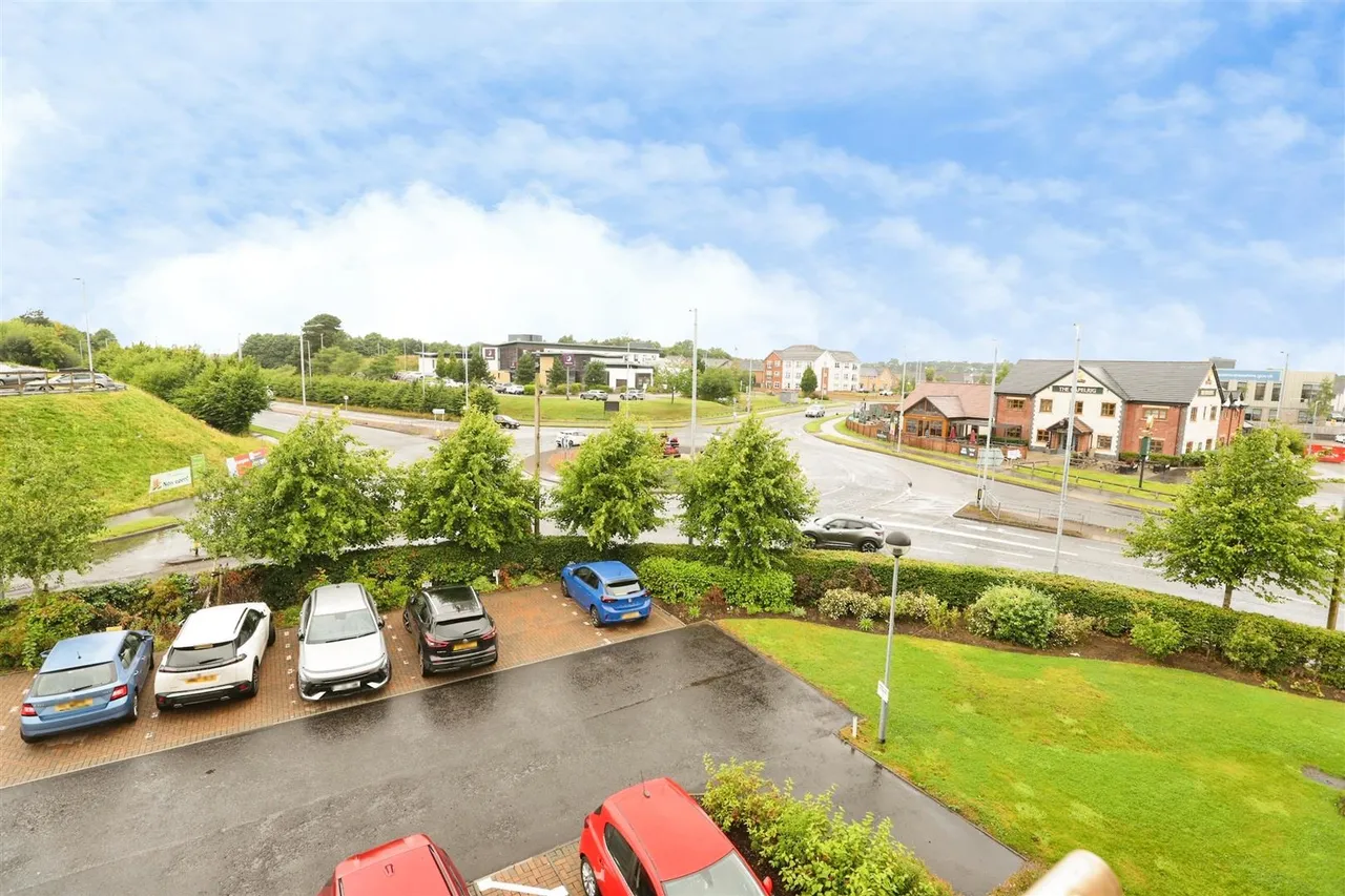 Stewarton Road, Newton Mearns, G77, photo 11
