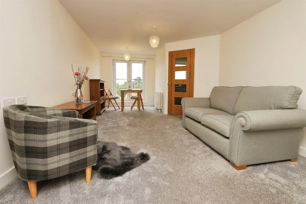 1 bed flat for sale, Stewarton Road, Newton Mearns, G77