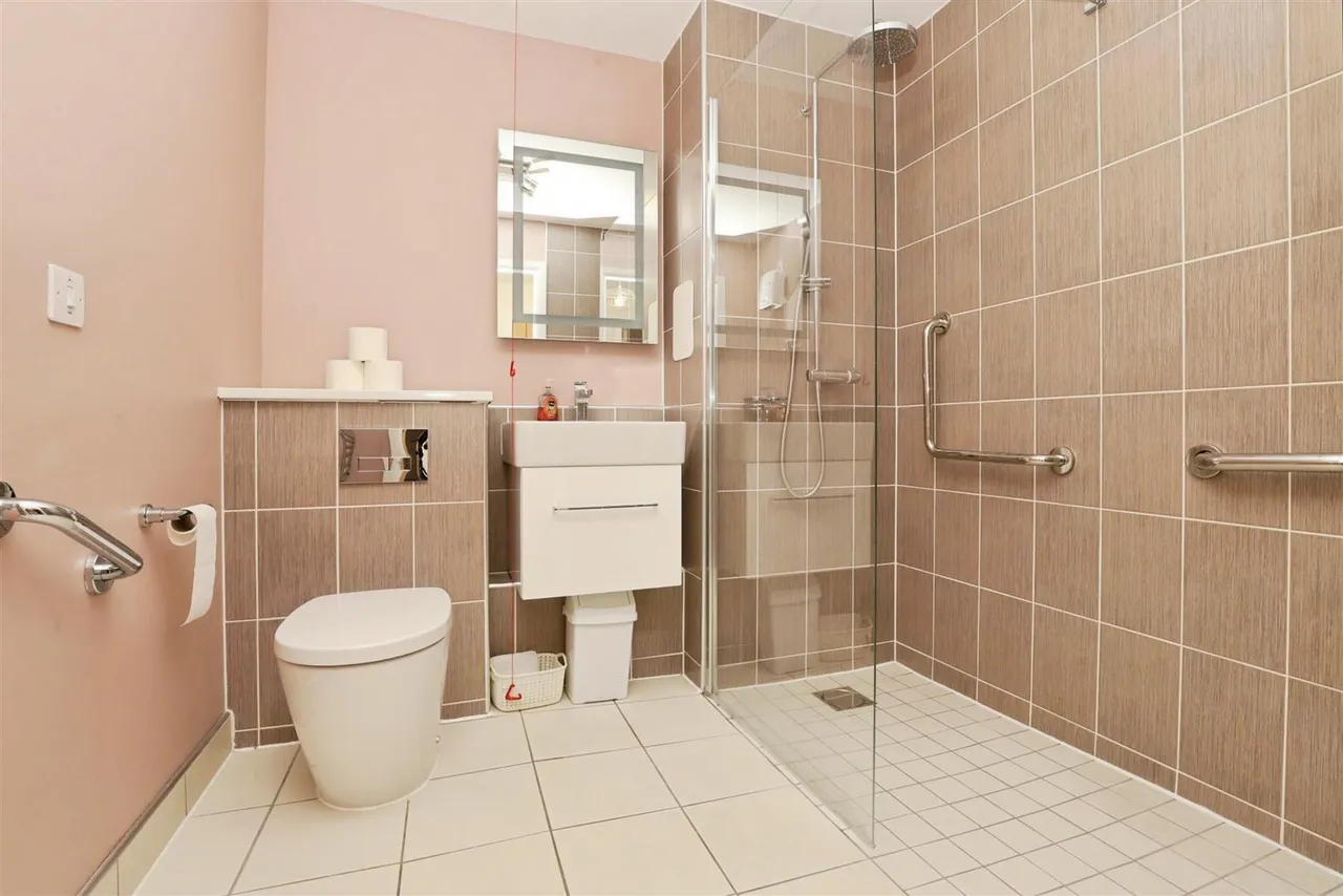 Stewarton Road, Newton Mearns, G77, photo 8