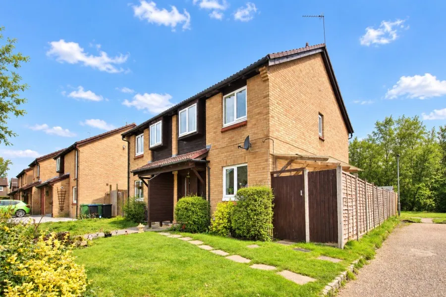1 bed flat to rent, Willowmead Close, Woking, GU21
