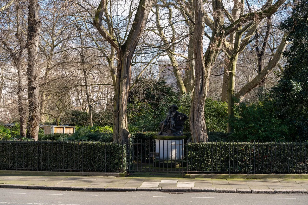 Belgrave Square, London, SW1X, photo 2