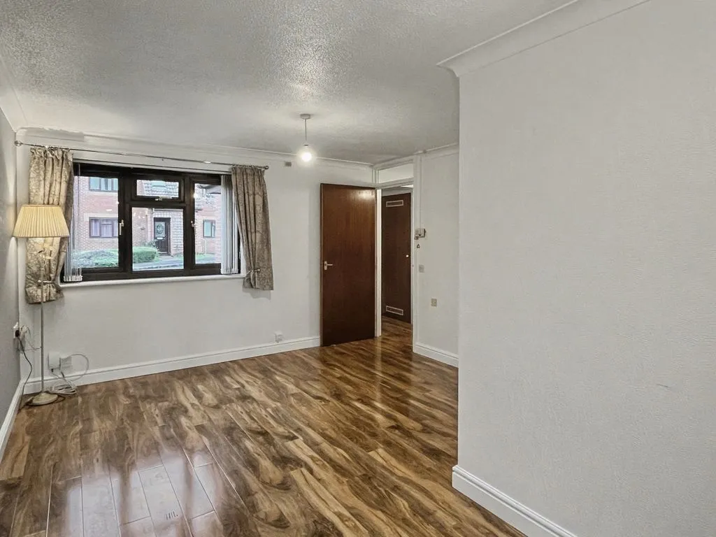 Lansdowne Way, High Wycombe HP11 1UB, photo 5