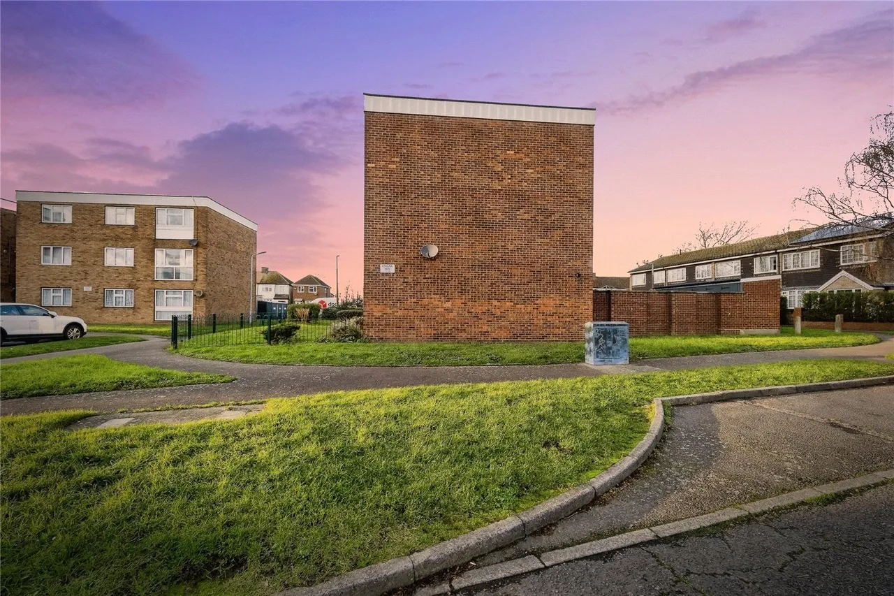 Ongar Way, Rainham, RM13, photo 11