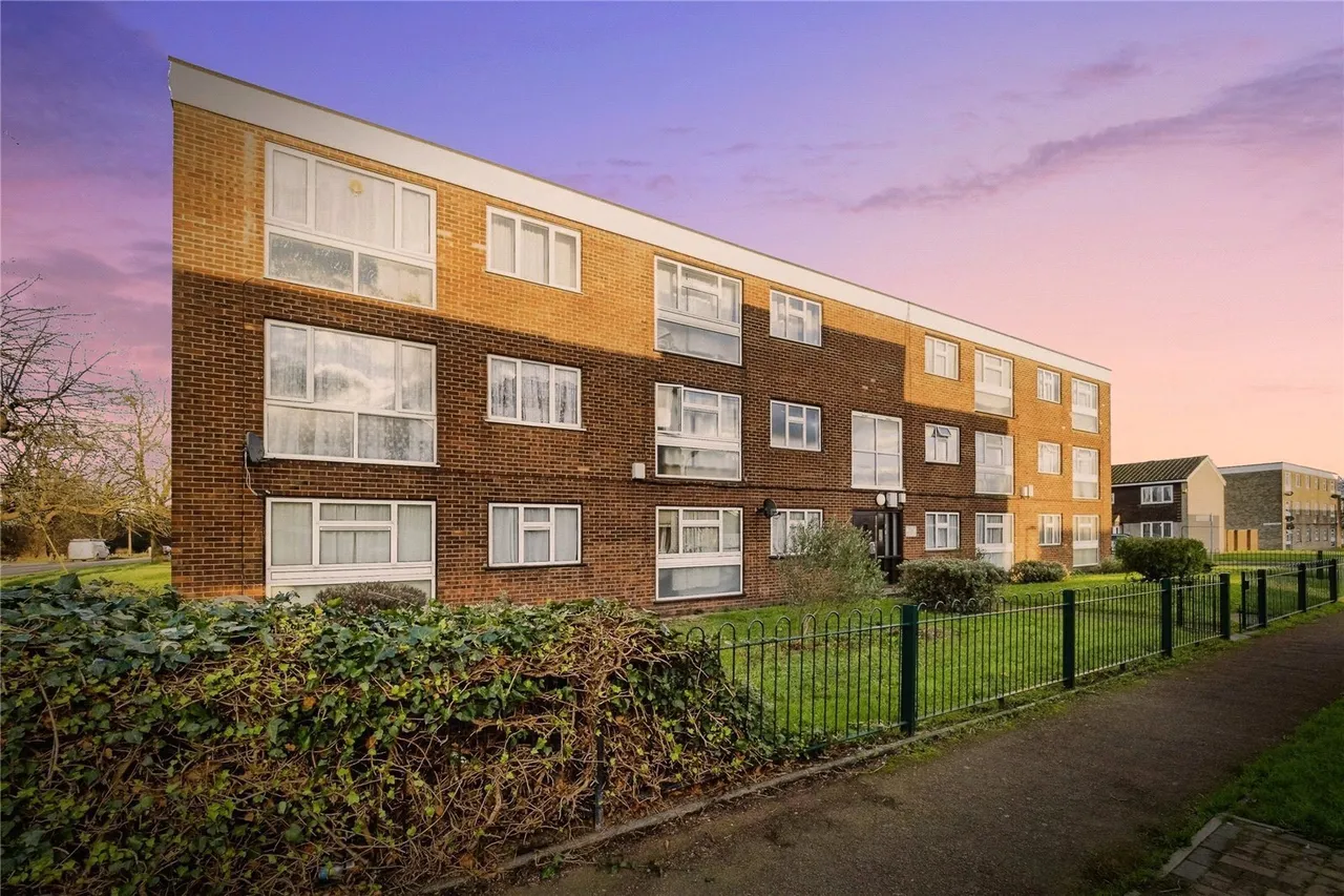 1 bed flat for sale — Ongar Way, Rainham, RM13