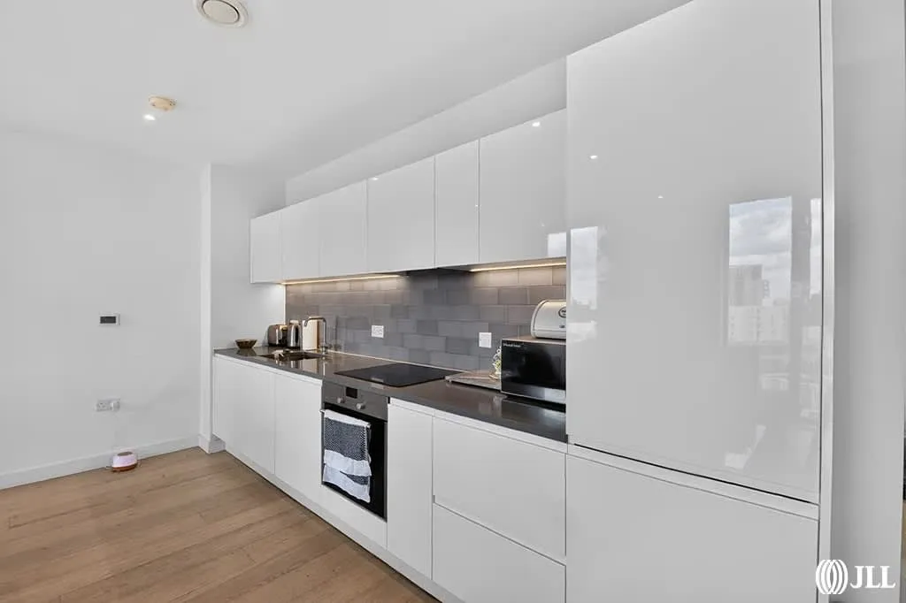 Admiralty Avenue, London, E16, photo 2