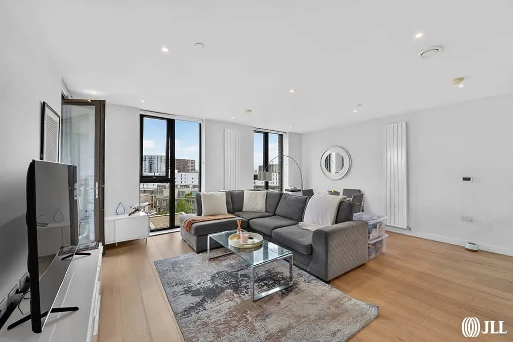 1 bed flat for sale, Admiralty Avenue, London, E16