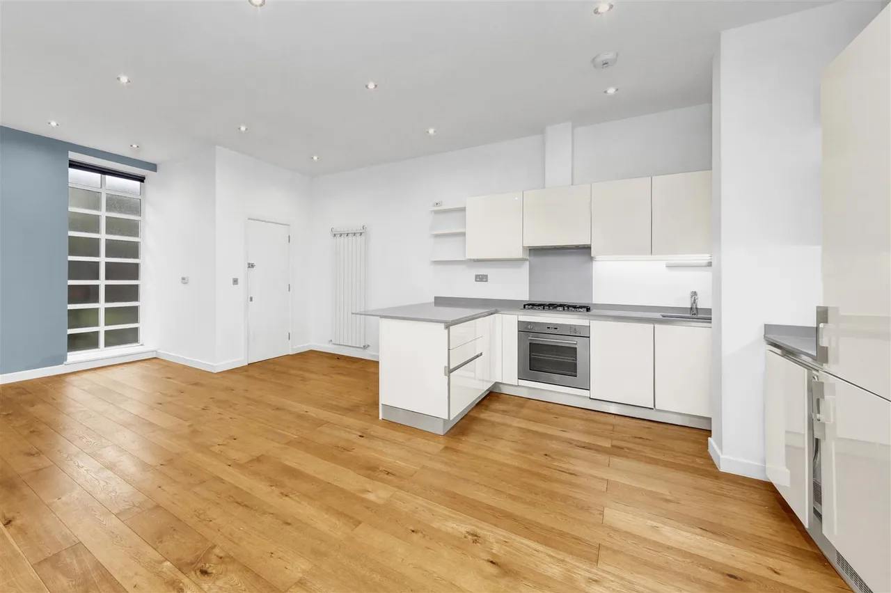 Halesworth Court, Bow, photo 2