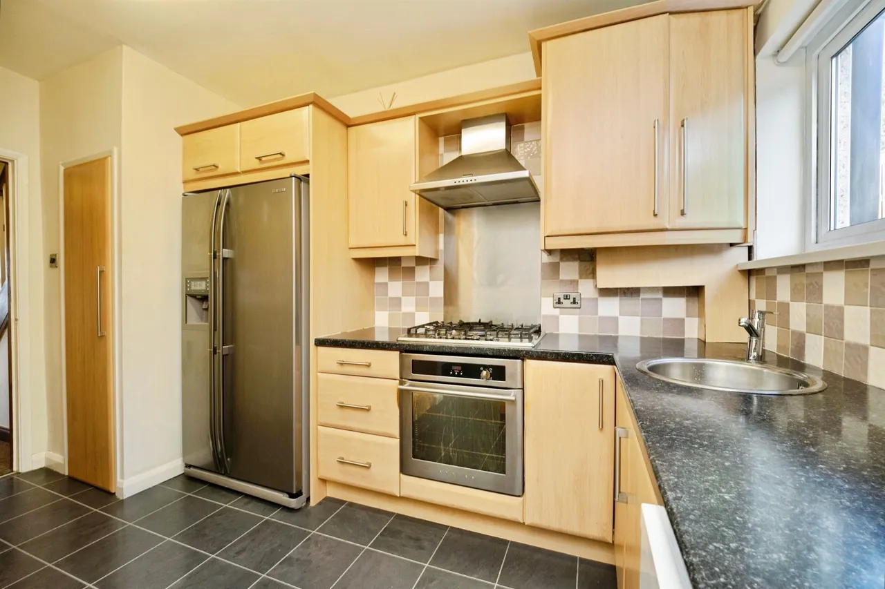 Englefield Crescent, Bradford, BD4, photo 5