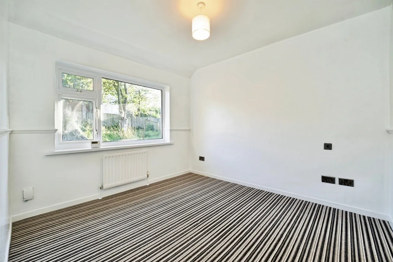 Englefield Crescent, Bradford, BD4, photo 9
