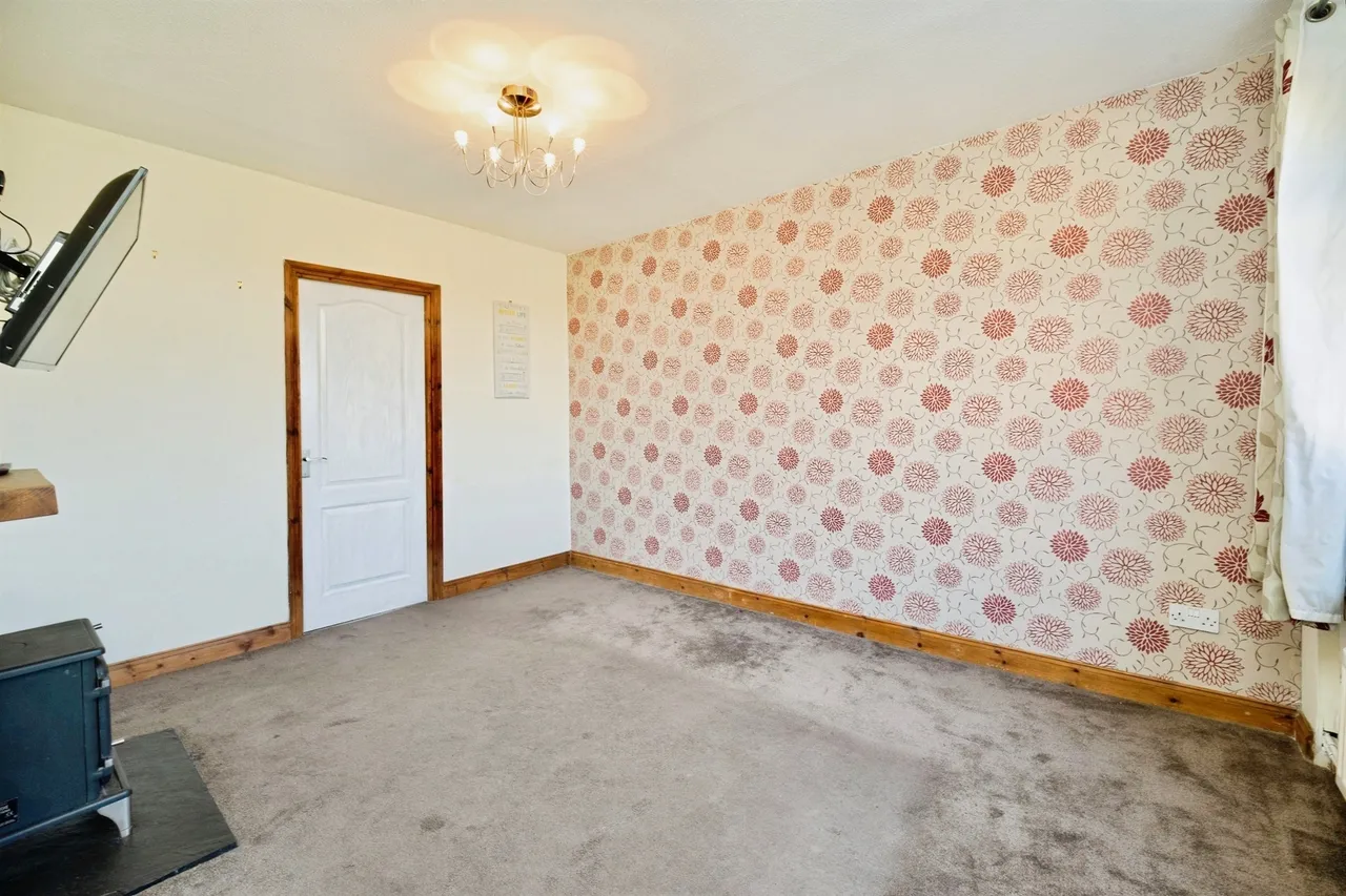 Englefield Crescent, Bradford, BD4, photo 3