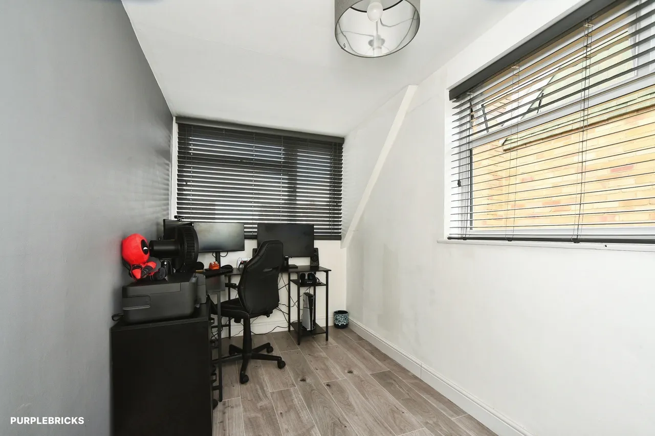 Duchess Way, Swindon, SN2, photo 13