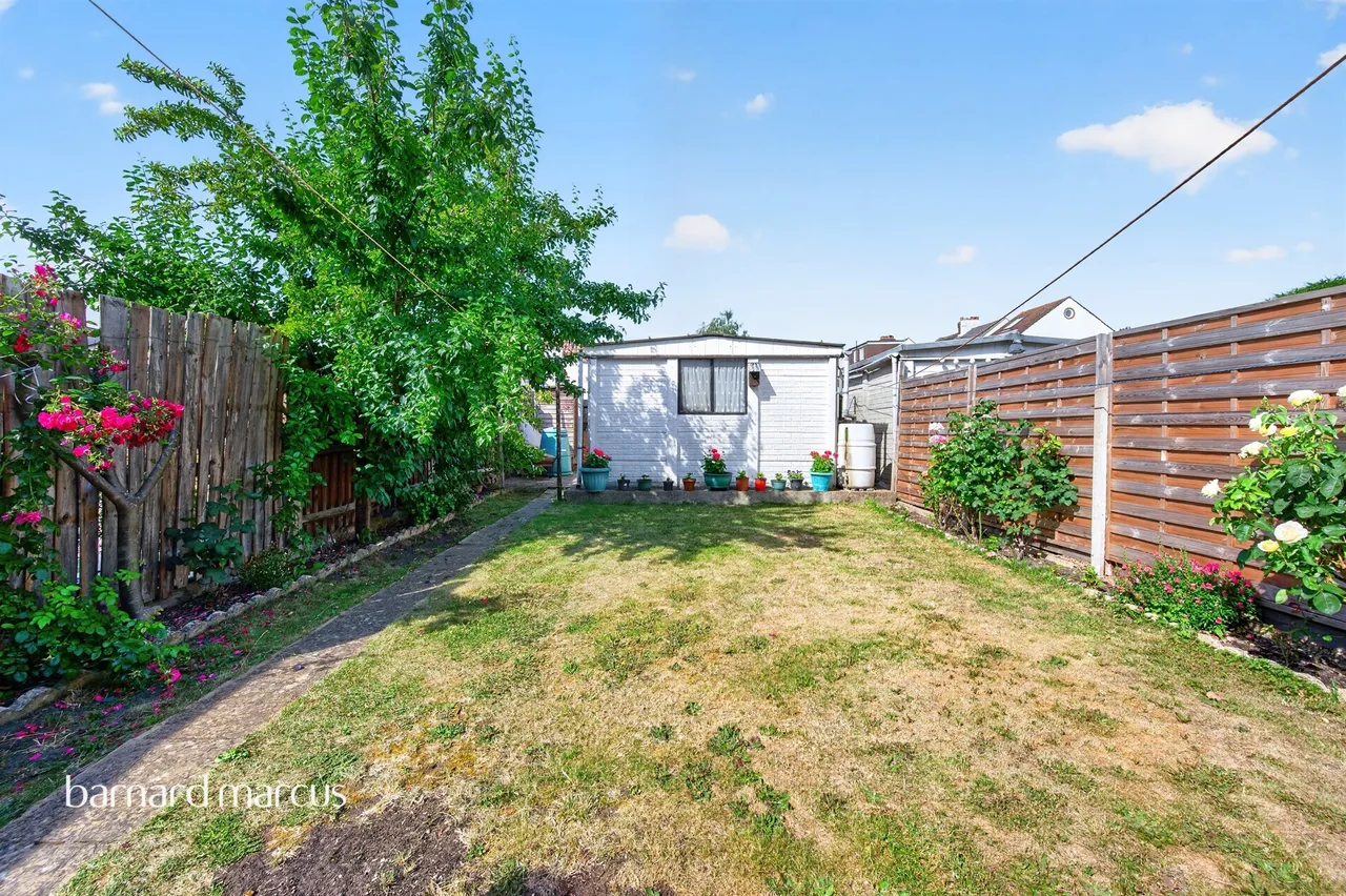 Sutton Common Road, Sutton, photo 2