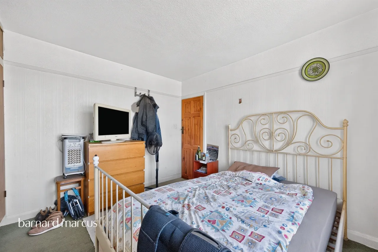 Sutton Common Road, Sutton, photo 7