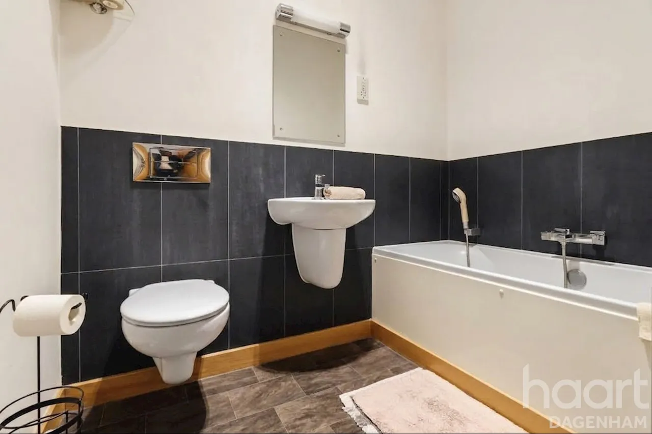 Longbridge Road, Dagenham, RM8, photo 17