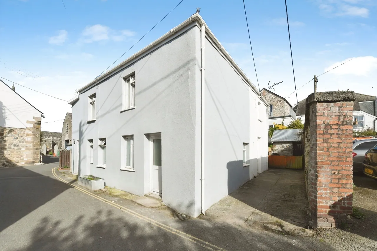 2 bed house for sale, West Street, St. Columb, TR9